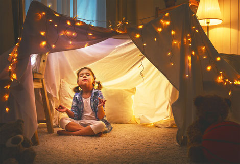 Kinder und Meditation: spielerischer Umgang für mehr Selbstreflektion auch schon in jungen Jahren.