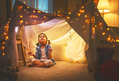 Kinder und Meditation: spielerischer Umgang für mehr Selbstreflektion auch schon in jungen Jahren.