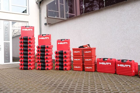 Die Hilti-Flotte im Anmarsch.