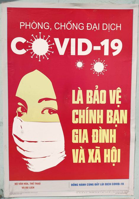 vietnam-propaganda-poster-covid19-corona-lockdown-notizen-geschichten-aus-verrueckter-zeit-mundschutz-frau-rot