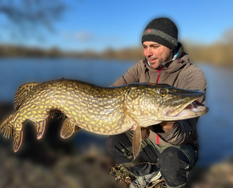 Hechtangeln vom Ufer im Frühjahr mit dem Reel Shad 13cm