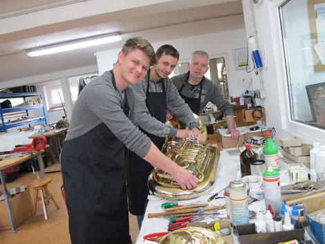 Drei Monate waren Cleiton Luan Fruhauf und Rafael Pagung aus Brasilien bei Karl Scherzer, um etwas über die Reparatur von Blechblasinstrumenten zu lernen.