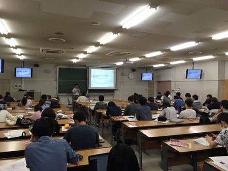 出席学生は60名程度