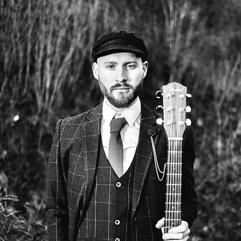 Bastian Franz, Sänger, Songwriter, Gitarrist, Gesangslehrer, Gesangsunterricht, Rock, Pop, Indie, Gesangsunterricht Lüneburg, Musikplanet Lüneburg