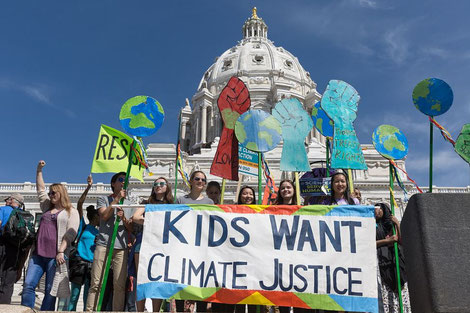 www.klimawandel-report.com; Kinder demonstrieren für Klimagerechtigkeit