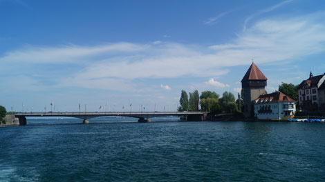 Diese Brücke trennt den Seerhein vom Bodensee