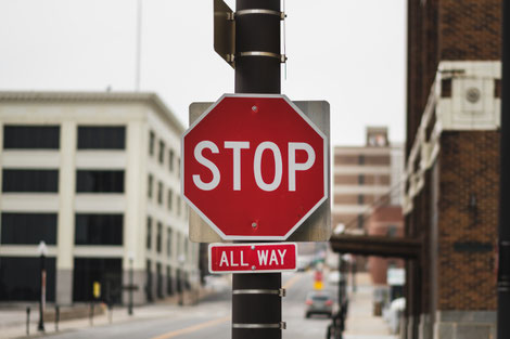 Lerne Stop sagen, um dein negatives Gedankenkarussell zu stoppen