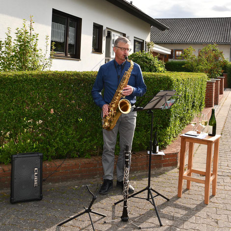 Ein Orchestermitglied des Modernen Blasorchesters Oppau als Teilnehmer bei Musiker*innen für Deutschland (Bildrechte: MBO)