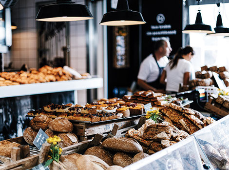 Moins importante qu’au début du siècle où il constituait la base de l’alimentation des français, la consommation de pain s’établit entre 74,5g par jour à 122,4 g par jour selon l’âge. Aujourd’hui, le pain est également associé à un aliment plaisir.