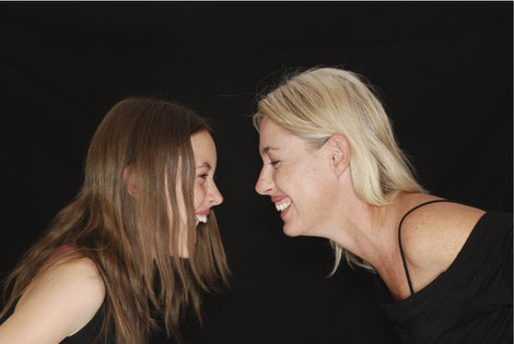 Maintenir le dialogue et la complicité, le challenge des mères à l’adolescence. Crédit photo : Pixabay©TawnyNina