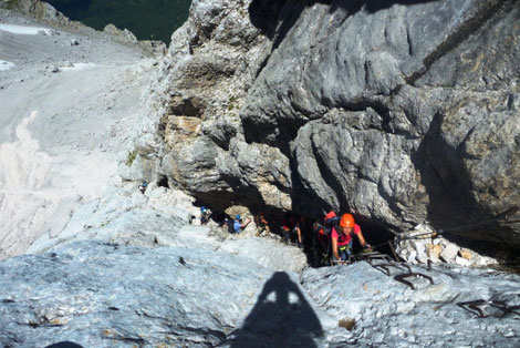 Über den Stopselzieher Klettersteig mit Bergführer auf die Zugspitze, dein Bergführer bringt dich sicher auf den Gipfel