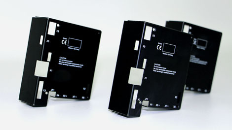 Housing printing using the screen printing process is a proven and versatile method of customising and labelling products and devices. -roos.gmbh
