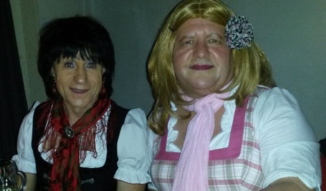 Claudi und Lena im Dirndl 2015.