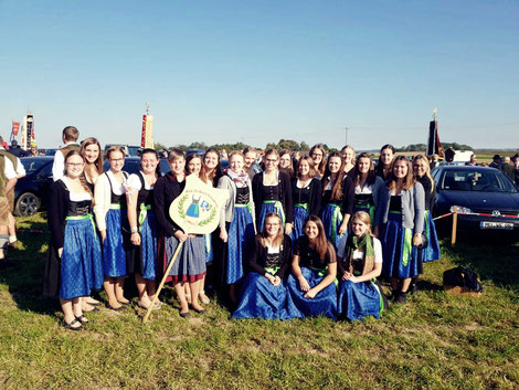 Dirndlschaft Rechtmehring auf dem Burschenfest Rattenkirchen