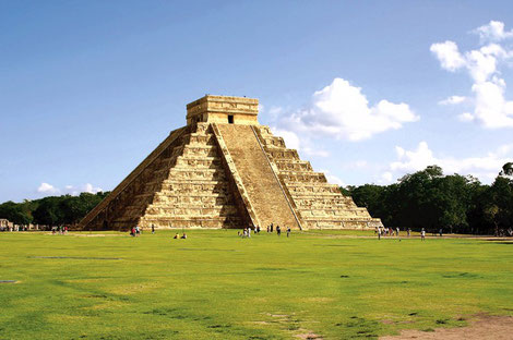 The famous Mayan pyramid Chichen Itza