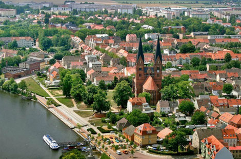 Das erste Gastspiel unseres Massagesessel Showtrucks fand in der idyllischen Stadt Neuruppin statt, die für ihre historische Altstadt und ihre malerische Lage am Ruppiner See bekannt ist