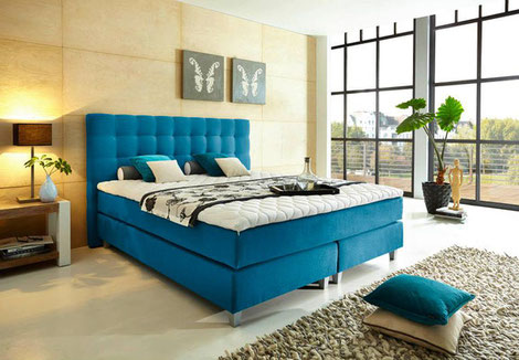 Ein blaues Boxspringbett ist eine Investition, die sowohl Ihrem Schlafkomfort als auch der Ästhetik Ihres Schlafzimmers zugutekommt