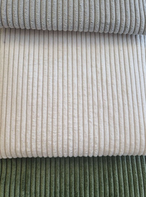 Die Verbindung von Boxspringbett und Cordbezug ist mehr als nur ein trendiges Designelement