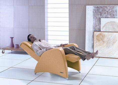 Erleben Sie den Keyton Massagesessel bei PTC Fitness in Hildesheim. Entdecken Sie modernste Technologie, elegantes Design und individuelle Beratung für Ihr Wohlbefinden.