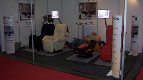 Unsere Massagesessel sind mit einer Vielzahl innovativer Funktionen wie beispielsweise Intensitätsregler, kabellose Fernbedienung, automatische Timer, Heizung und vielem mehr ausgestattet