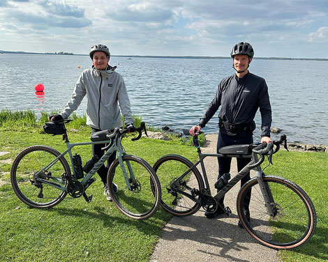 Still without heavy luggage - Dennis and Marvin Schlömer during a relaxed training session! (from left)