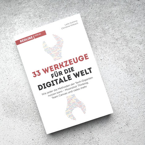 Buchcaover: 33 Werkzeuge für die digitale Welt. Leila Summa / Christine Kirbach. Redline Verlag