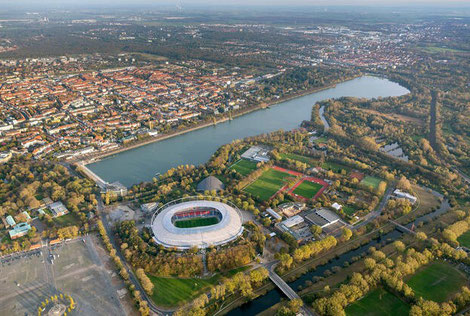 Der Boxspringbetten-Showtruck machte vormittags vor dem neuen Rathaus in Hannover und nachmittags vor der HDI-Arena bzw. dem Niedersachsenstadion Halt