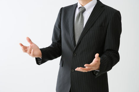 熱弁を振るう男性