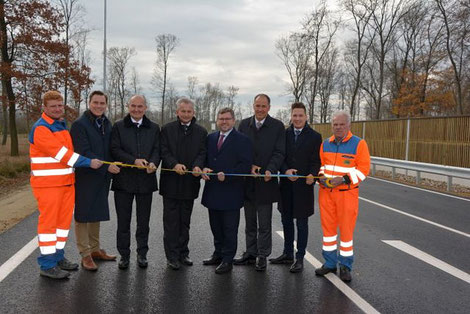 Mobilitätslandesrat Ludwig Schleritzko mit LAbg. Christoph Kaufmann, Bgm. Leopold Figl und Generaldirektor Johann Marihart bei der Eröffnung der Umfahrung