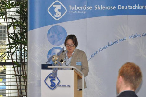 Begrüßung durch die Schirmherrin des TSD e.v. und Vorsitzende des Stiftungsvorstands Anke Koch. Foto: Inga Lepka