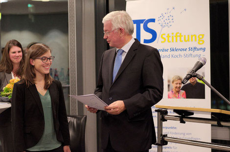 Verleihung des Stipendiums WELCOME TO CINCINNATI an Hannah Schäfer, München, durch Ministerpräsident a.D. Roland Koch. Foto: Galina Görl