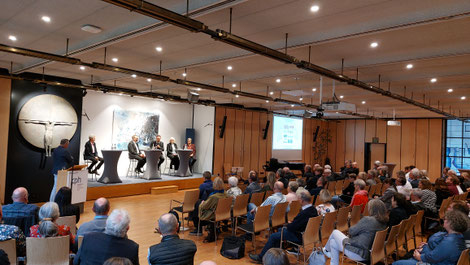 An der Feier im Caritas-Pirckheimer-Haus nahmen mehrere Dutzend Pastoralreferentinnen und Pastoralreferenten aus der gesamten Erzdiözese teil. Foto: Bernd Buchner