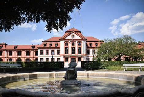 Ein Brunnen vor dem Hauptgebäude der Katholischen Universität Eichstätt-Ingolstadt. Foto: Christopher Beschnitt/KNA