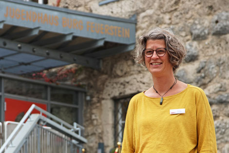 Als langjährige pädagogische Mitarbeiterin kennt Sabine Grüner die Burg Feuerstein. Seit kurzem ist die 47-jährige Pädagogin nun die Leiterin der traditionsreichen Einrichtung hoch über Ebermannstadt.Foto: Patricia Achter