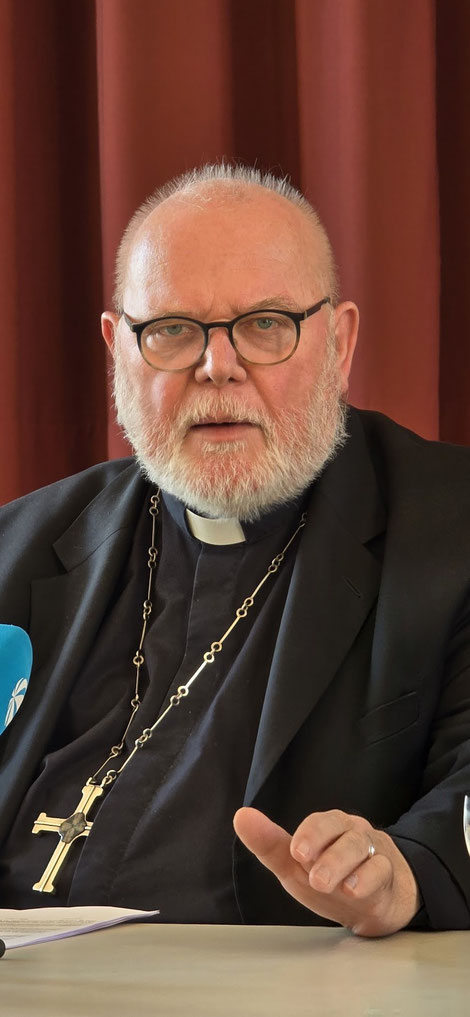 Als Vorsitzender der Freisinger Bischofskonferenz stellte der Münchner Erzbischof Kardinal Reinhard Marx bei einer Pressekonferenz die Ergebnisse des Bamberger Treffens vor. Foto: Andreas Kuschbert