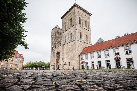 Dom Sankt Petrus in Osnabrück: auch hier heißt es Warten. Foto: Julia Steinbrecht/KNA-Bild