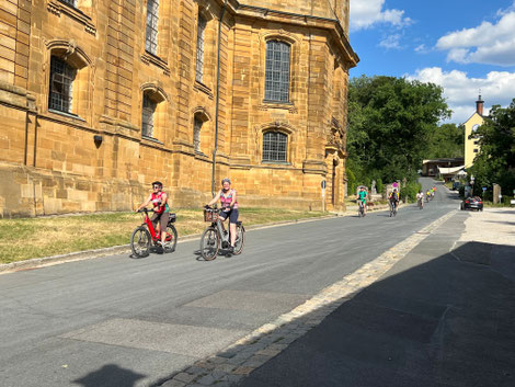 Das Ziel erreicht: Von oben kommend geht es flott hinunter zur Basilika Vierzehnheiligen. Foto: Christoph Gahlau