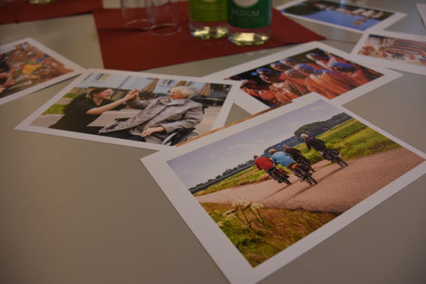 Bilder von Seniorenarbeit – auch um sie ging es auf dem Ehrenamtstag der Seniorenpastoral. Foto: Brigitte Pich