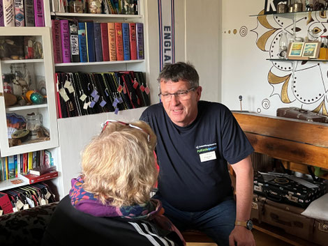 Als Hospiz- und Palliativseelsorger ist Norbert Oppel viel unterwegs. Jährlich besucht er über 200 schwerkranke Menschen und deren Familie und steht für Gespräche zur vertrauliche Gespräche zur Verfügung. Foto: Christoph Gahlau