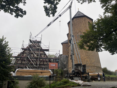 Das ehemalige Mesnerhaus (links) neben der Kapelle auf dem Gügel wird aktuell umfassend saniert. Foto: Benjamin Kemmer