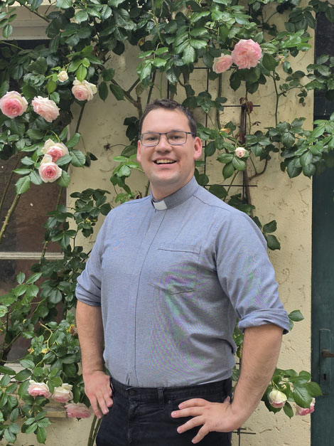 Dass er in Zeiten wie diesen Priester wird, ist Daniel Hartmann kein Grund zur Sorge. Am 27. Juni wird der 26-Jährige von Erzbischof Herwig Gössl zum Priester geweiht. Foto: Andreas Kuschbert