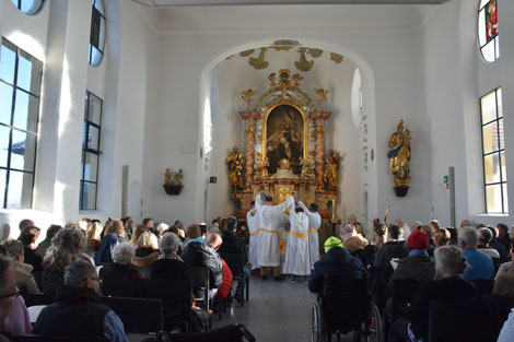 Der Liturgische Tanzkreis setzte wieder einen meditativen Impuls. Foto: Brigitte Pich