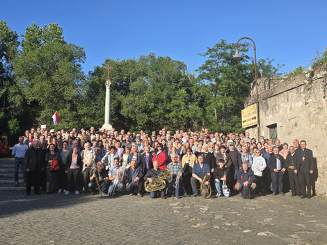 Das erste Gruppenbild aller Pilger aus dem Erzbistum Bamberg mit Erzbischof Herwig Gössl (ganz rechts). Foto: Andreas Kuschbert