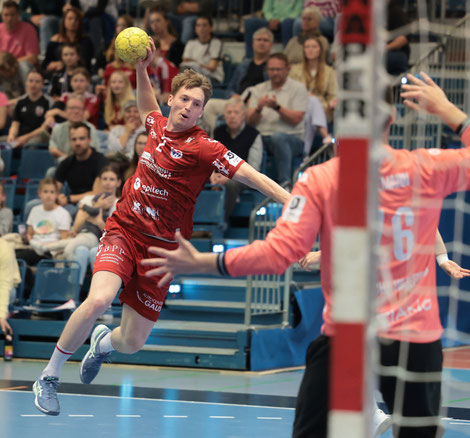 TSG-Spieler Simon Strakeljahn beim Torwurf, Foto: Paul Cohen.