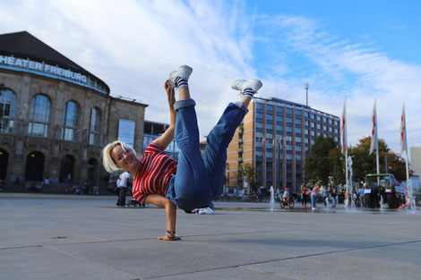 Akrobatik Breakdance Bboying HipHop Streetdance Tanzgruppe Freiburg