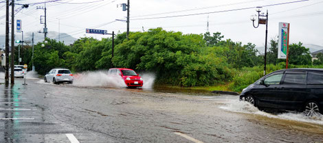 20210711  土砂降りで道路　冠水