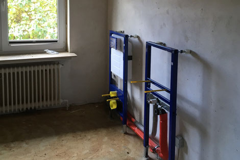 Die Umbauarbeiten der Physiotherapie Sabrina Wulf haben begonnen: Sanitärarbeiten wurden durchgeführt...