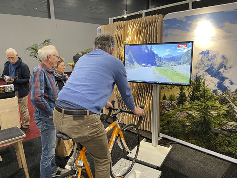 RennradSimulator mit Videosoftware, Alpenpässe, Projekt für eine Tourismusregion (Tirol)
