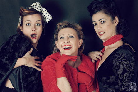 "pin-up girls" cheesecake pin-up photoshoot fashion women albertojordan "alberto jordan" alberto-jordan vintage
