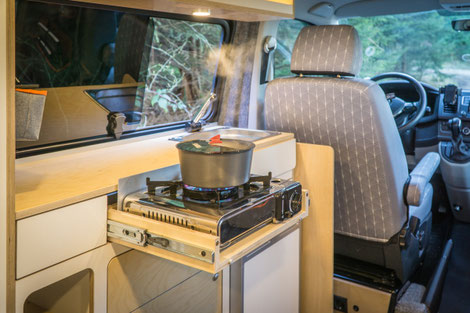 Der einflammige Kartuschenkocher verfügt über eine Zünsicherung und ist TÜV konform